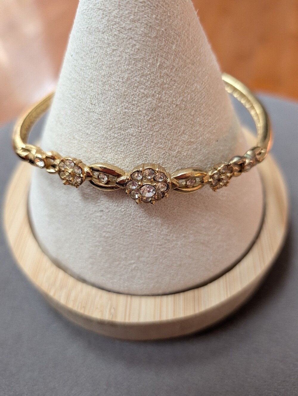 Avon Vintage Goldtone Floral Rhinestone Bangle Bracelet